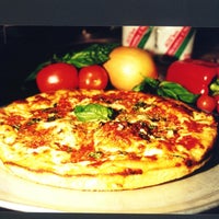Das Foto wurde bei Francesco&amp;#39;s Restaurant &amp;amp; Pizza von Francesco&amp;#39;s Restaurant &amp;amp; Pizza am 6/13/2014 aufgenommen