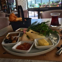 7/2/2020 tarihinde Ugur E.ziyaretçi tarafından Kirinti Simit Cafe'de çekilen fotoğraf