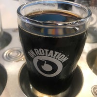 Foto tirada no(a) On Rotation Brewery + Taproom por Tom H. em 8/5/2022