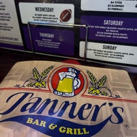 Foto diambil di Tanner&amp;#39;s Bar &amp;amp; Grill oleh Race P. pada 2/5/2024