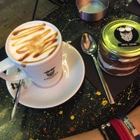 รูปภาพถ่ายที่ Coffee Station โดย Yeşim เมื่อ 4/14/2016