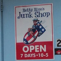 7/31/2013にAmber M.がBetty Blues Junk Shopで撮った写真