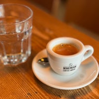 Foto diambil di Bohemian Coffee House oleh Jiri D. pada 12/27/2023
