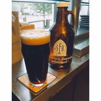 Photo prise au St. Francis Brewery &amp;amp; Restaurant par St. Francis Brewery &amp;amp; Restaurant le11/28/2017