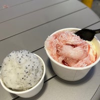 Photo taken at Mashti Malone Ice Cream by Jennifer P. on 5/28/2022