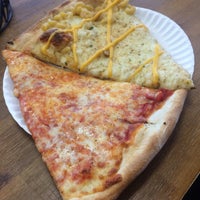 4/17/2017にMark N.がKrispy Pizzaで撮った写真