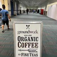 Foto tirada no(a) Groundwork Coffee por Danny T. em 11/29/2021