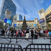 Photo taken at LA Live Ice Skating Rink by Danny T. on 12/5/2022
