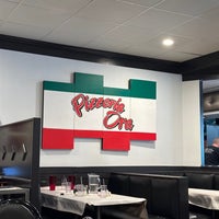 Снимок сделан в Pizzeria Ora - Chicago Style Pizza пользователем Danny T. 6/15/2023