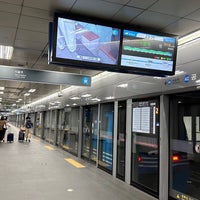 Photo taken at Gongdeok Stn. by ゆうぼう on 5/20/2023