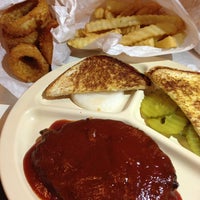Photo taken at Bellaire Broiler Burger by Allen A. on 4/26/2013