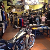 Das Foto wurde bei Peterson&amp;#39;s Key West Harley-Davidson von Luiz Alvaro S. am 9/23/2014 aufgenommen