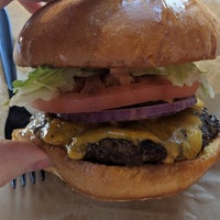 11/3/2017에 Eric R.님이 Juicy Burgers &amp;amp; Dogs에서 찍은 사진