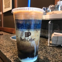 Foto diambil di Peets Coffee &amp;amp; Tea oleh Jennifer D. pada 8/8/2017