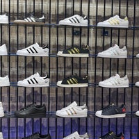 película incidente solicitud adidas Store - Sporting Goods Shop in Madrid