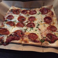 12/8/2014 tarihinde ᴡ M.ziyaretçi tarafından Stonedeck Pizza Pub'de çekilen fotoğraf