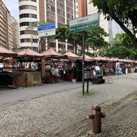 Das Foto wurde bei Feira de Artes e Artesanato de Belo Horizonte (Feira Hippie) von Lena am 11/28/2022 aufgenommen