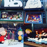 Photo taken at Macy&amp;#39;s Peanuts Holiday Windows by Leigh F. on 11/25/2015