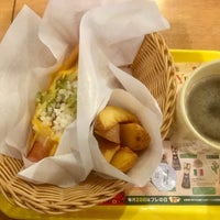 Photo taken at Freshness Burger by 山田神拳🍊 on 6/16/2018