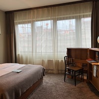 Photo taken at 25hours Hotel Hamburg HafenCity by Wolfgang U. on 4/6/2022