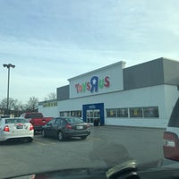 Photo taken at Toys&amp;quot;R&amp;quot;Us by Elizabeth B. on 4/5/2018