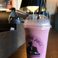 Photo taken at JOE &amp;amp; THE JUICE by Gabor K. on 3/3/2018