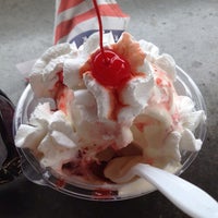 Photo taken at Whit&amp;#39;s Frozen Custard by Mary V. on 8/11/2014