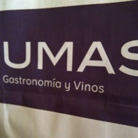 รูปภาพถ่ายที่ Dumás Gastronomía y Vino โดย Garito เมื่อ 10/7/2012