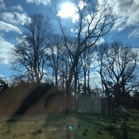 รูปภาพถ่ายที่ Awbury Arboretum โดย Adam R. เมื่อ 4/17/2018
