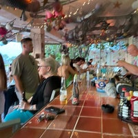 Das Foto wurde bei Bayside Sunset Bar, Key Largo von Alexa F. am 5/1/2022 aufgenommen