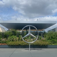 Photo taken at Mercedes-Benz Kundencenter by Yasemin E. on 7/3/2023