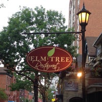 Das Foto wurde bei The Elm Tree Restaurant von The Elm Tree Restaurant am 6/19/2014 aufgenommen