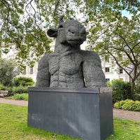 Photo taken at St James&amp;#39;s Square by Audunn J. on 7/10/2023