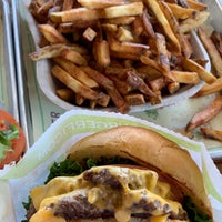 Foto scattata a BurgerFi da Yara H il 7/13/2019