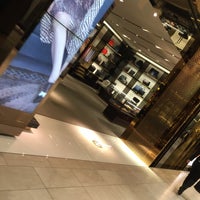 Gucci Boutique In 難波