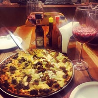 3/30/2017 tarihinde Alejandra P.ziyaretçi tarafından Piccolo Pizzas'de çekilen fotoğraf