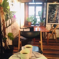 Photo taken at Surf Coffee x Ruby by Yanina C. on 4/8/2019
