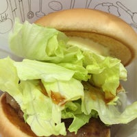 Photo taken at MOS Burger by しいたけ on 6/13/2016