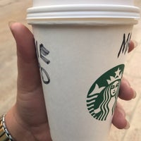 Das Foto wurde bei Starbucks von Essie . am 5/15/2018 aufgenommen