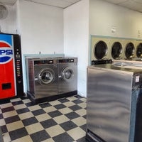 Foto tomada en JJ&amp;#39;s Laundromat  por JJ&amp;#39;s Laundromat el 6/24/2014