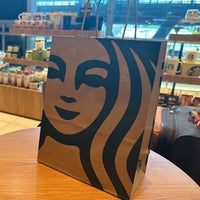 Photo taken at Starbucks by Guntapong B. on 10/8/2022