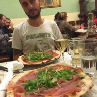 Foto tirada no(a) Pizzeria Sbragia por Irina M. em 10/18/2015