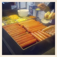 Foto diambil di Chez Nini (ex HOCHOS) - Hot Dogs Gourmet &amp;amp; Deli oleh Daniel H. pada 5/6/2013