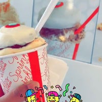 Foto diambil di Sprinkles Beverly Hills Ice Cream oleh 🕊 pada 7/14/2019