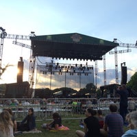 6/28/2015 tarihinde Susumu T.ziyaretçi tarafından Woods Amphitheater at Fontanel'de çekilen fotoğraf