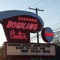 6/25/2014 tarihinde Sherman Bowling Centerziyaretçi tarafından Sherman Bowling Center'de çekilen fotoğraf