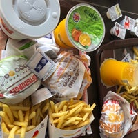 Photo taken at Burger King by Eren Karabıyık on 6/8/2018