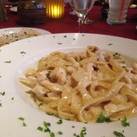 Das Foto wurde bei Baci Italian Restaurant von Mark B. am 8/1/2014 aufgenommen