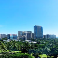 Снимок сделан в Luana Waikiki Hotel &amp;amp; Suites пользователем rupert p. 1/30/2019