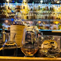 8/13/2023 tarihinde Daisuke S.ziyaretçi tarafından The Whisky Bar KL'de çekilen fotoğraf